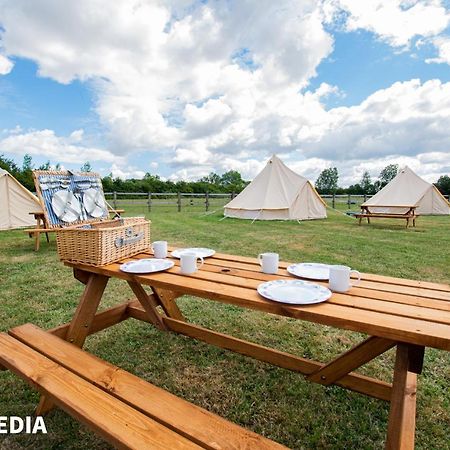 Bell Tent Glamping At Marwell Resort Winchester Bagian luar foto