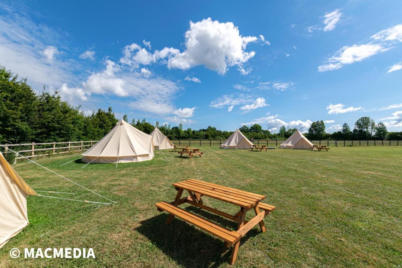 Bell Tent Glamping At Marwell Resort Winchester Bagian luar foto