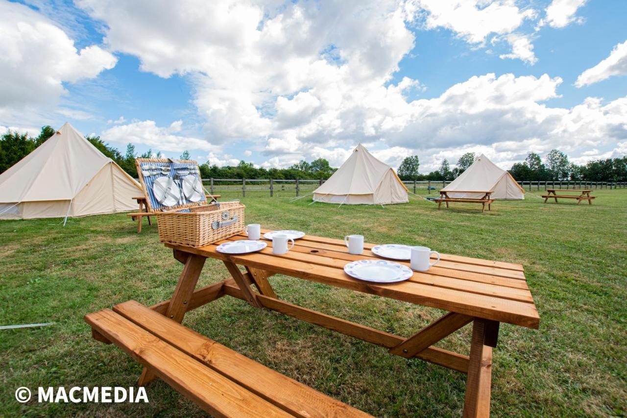 Bell Tent Glamping At Marwell Resort Winchester Bagian luar foto