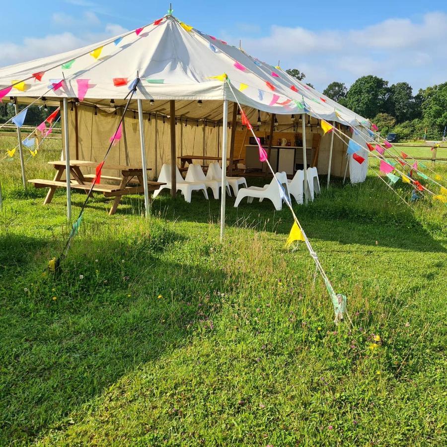 Bell Tent Glamping At Marwell Resort Winchester Bagian luar foto