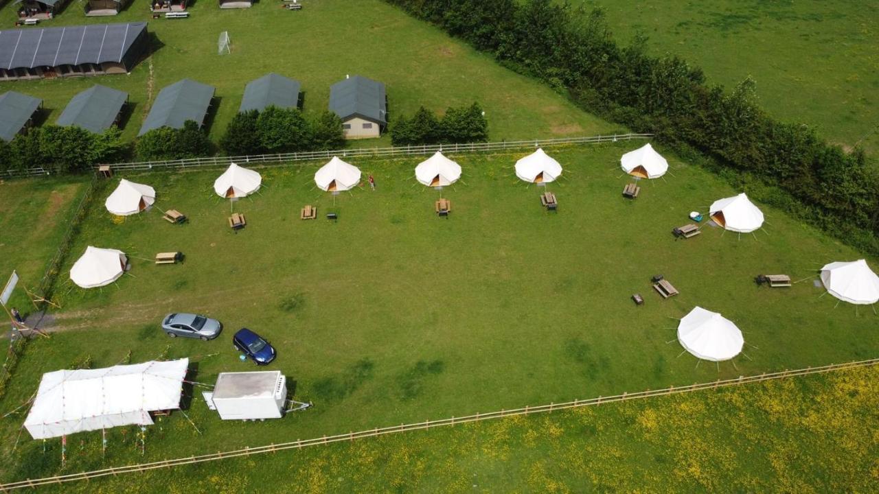 Bell Tent Glamping At Marwell Resort Winchester Bagian luar foto